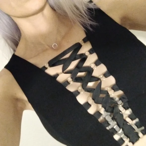 Black Cross Cross Top - Picture 2 of 13